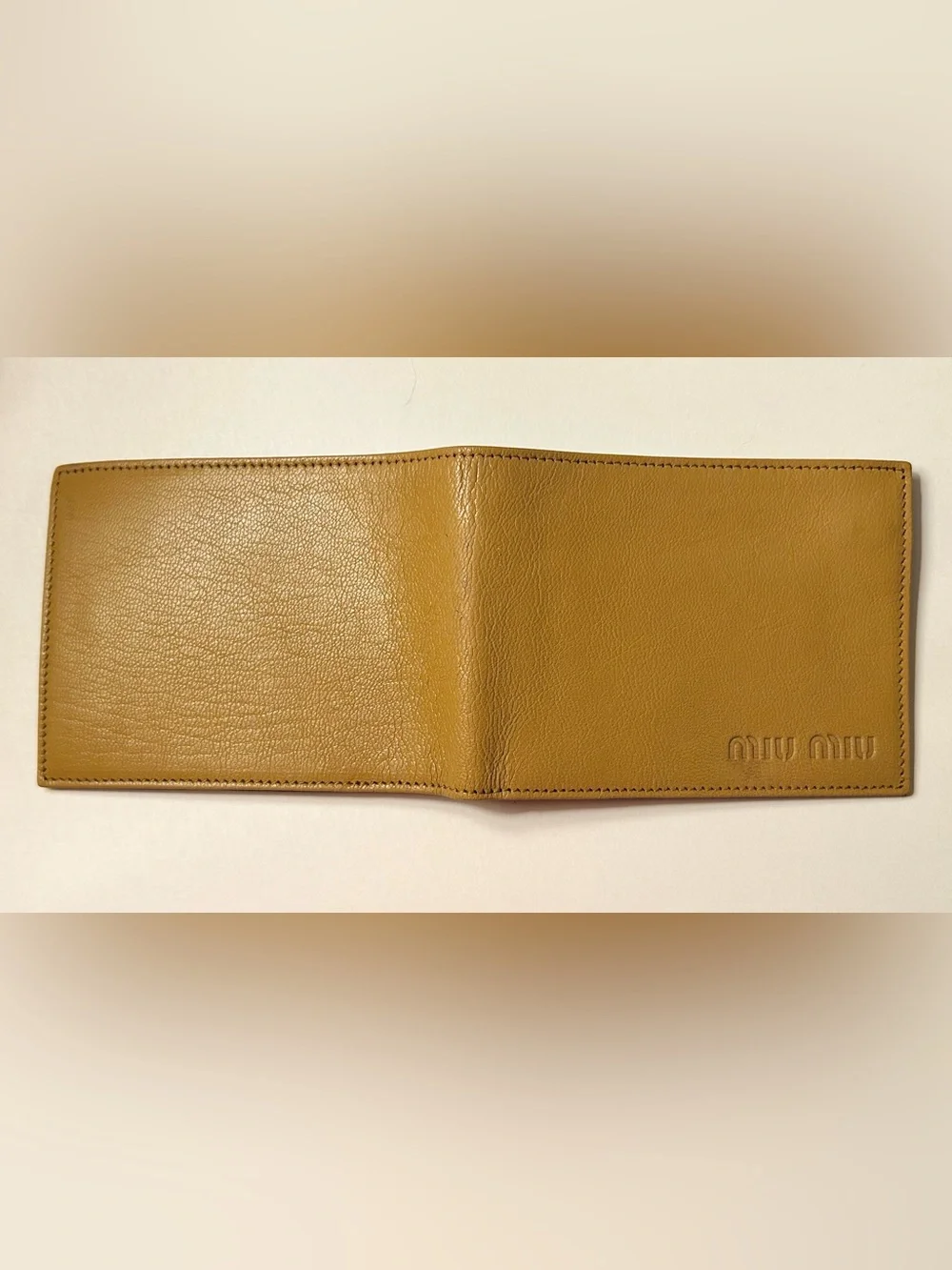 Miu Miu Portafoglio Cammello Pebbled Sheepskin Leather Tan Bifold Wallet 5M0751